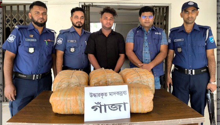 সিদ্ধিরগঞ্জে ১৬ কেজি গাঁজাসহ ছেলে গ্রেফতার, বাবা পলাতক