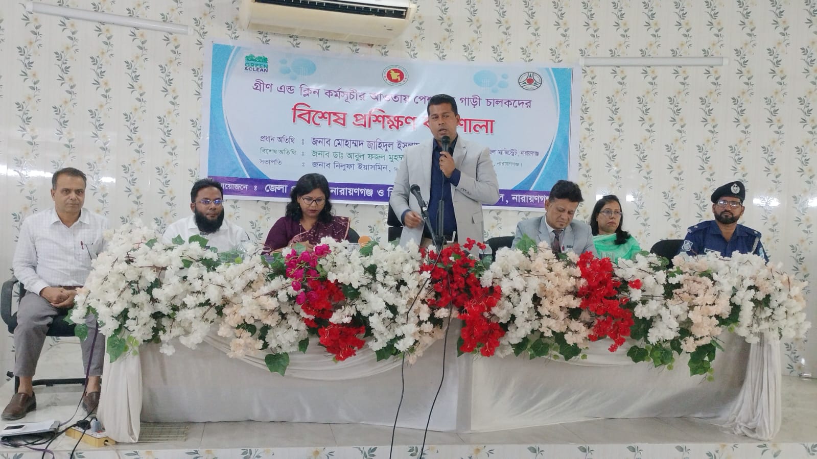 নারায়ণগঞ্জে পেশাদার গাড়ী চালকদের বিশেষ প্রশিক্ষণ কর্মশালা