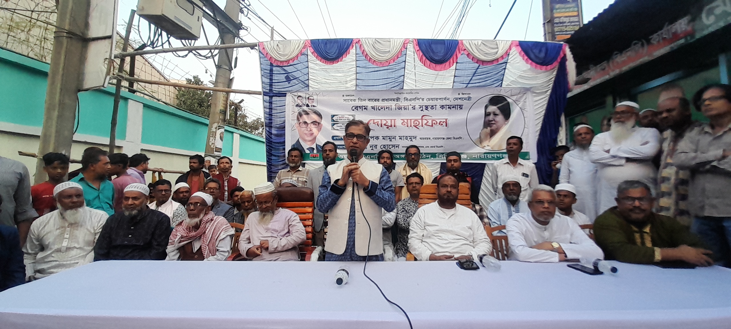 সিদ্ধিরগঞ্জের ৪নং ওয়ার্ড বিএনপির উদ্যোগে বেগম খালেদা জিয়ার সুস্থতা কামনায় মাদ্রাসার ছাত্রদের নিয়ে দোয়া