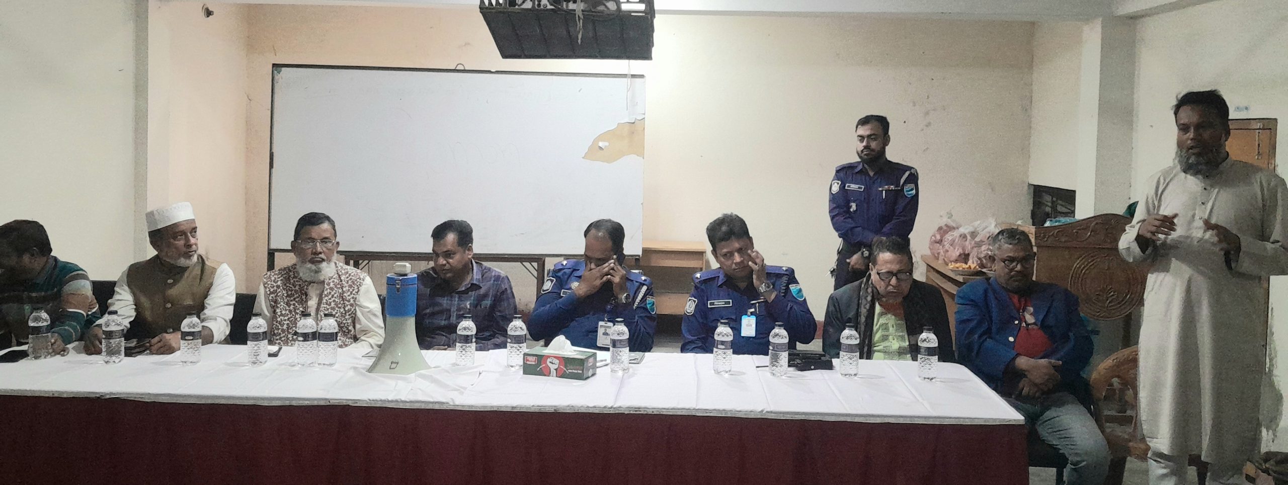 রেকমত আলী উচ্চ বিদ্যালয়ে নির্বাচন মুখী জামাত ইসলাম বিএনপি-সহ সকল দলের নেতাকর্মীদের সাথে সিদ্ধিরগঞ্জ থানার অফিসার ইনচার্জ আব্দুল বারেক পিপিএম এর মতবিনিময় সভা অনুষ্ঠিত