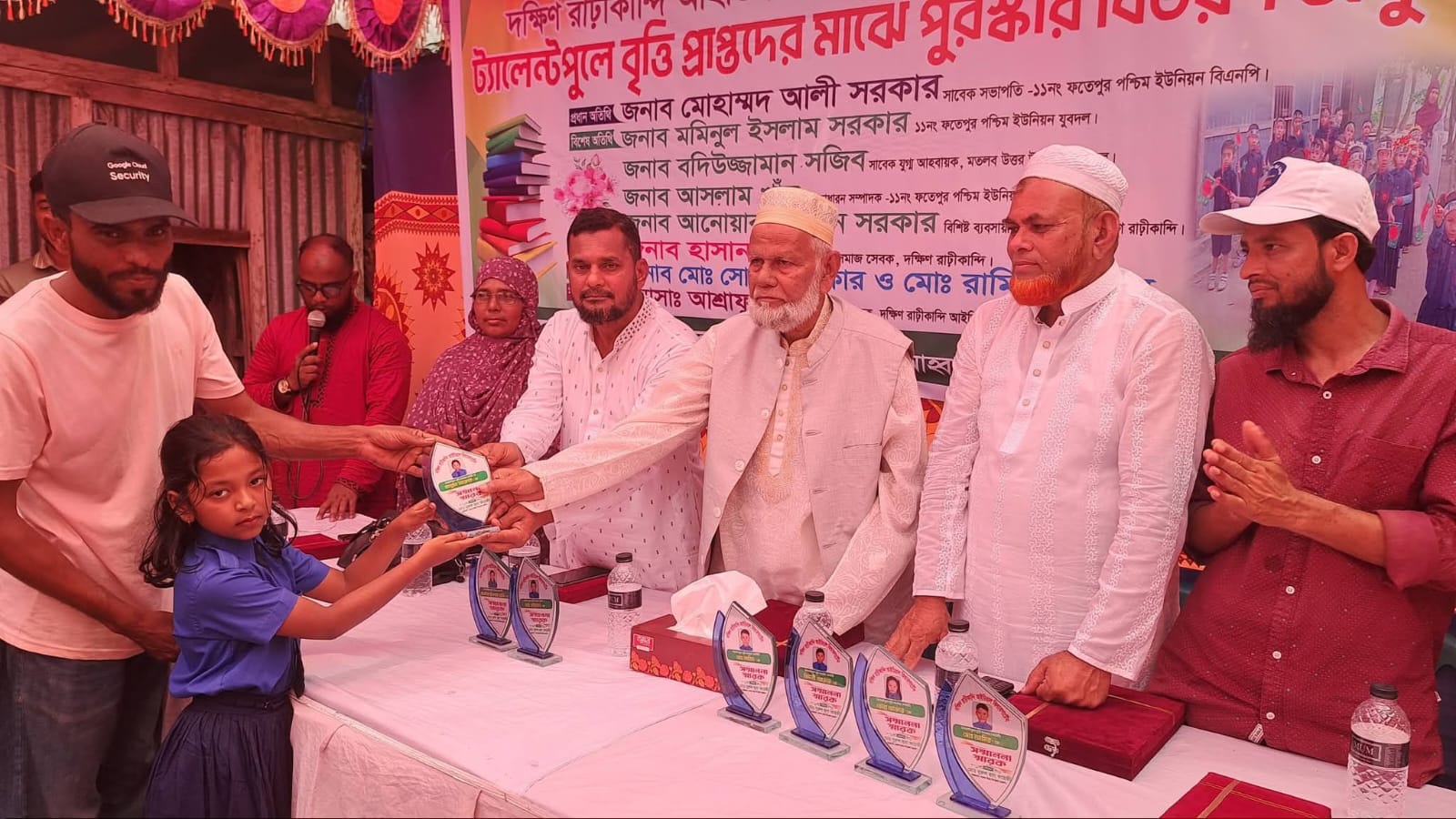 দক্ষিণ রাঢ়ীকান্দি আইডিয়াল একাডেমি কিন্ডারগার্টেনে টেলেন্টপুলে বৃত্তি প্রাপ্তদের সংবর্ধনা
