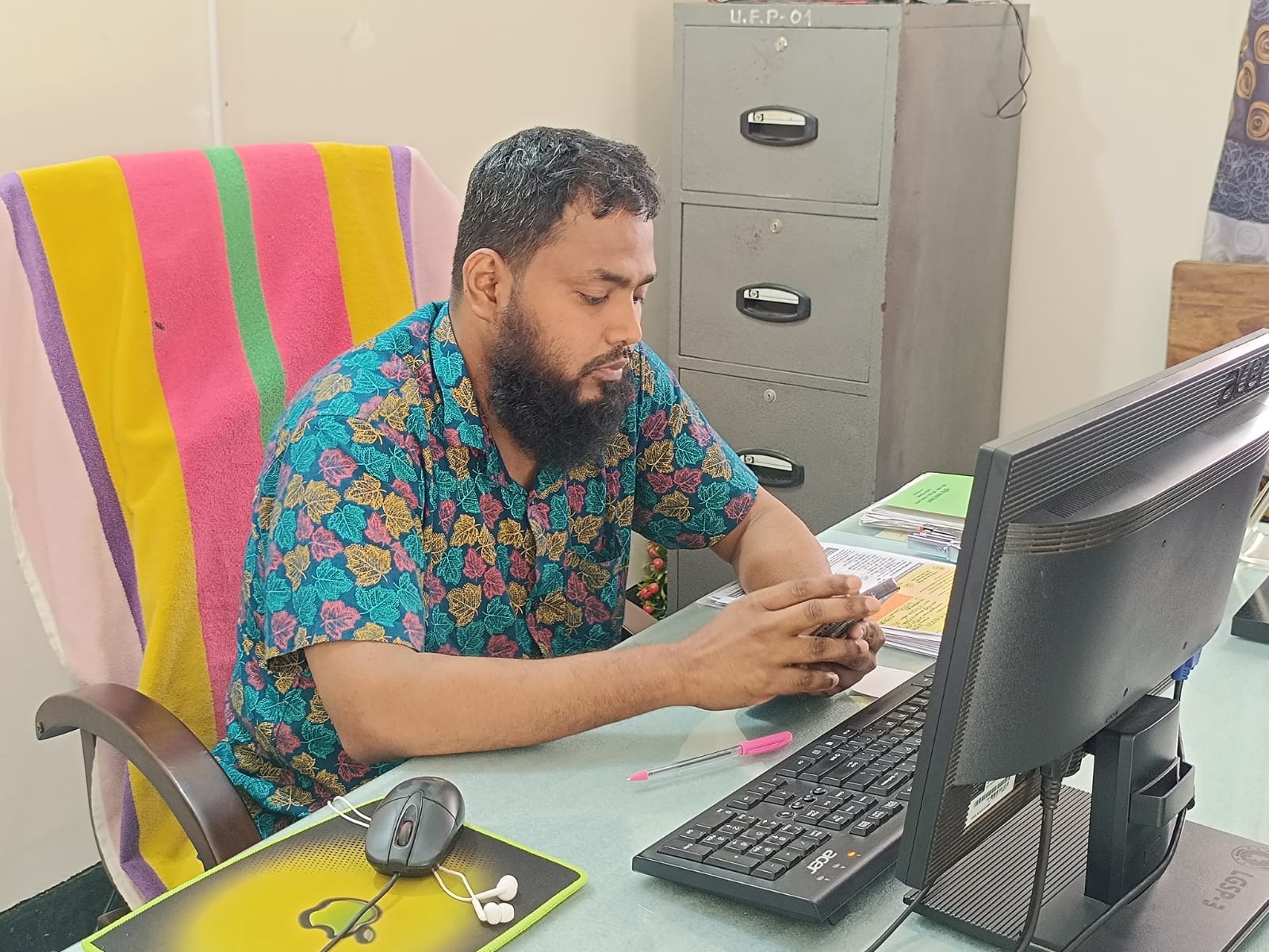 দাপ্তরিক অনুমতি ছাড়াই ‘ভারপ্রাপ্ত সচিব’ পরিচয়—মতলব উত্তরে হিসাব সহকারীর বিরুদ্ধে অভিযোগ