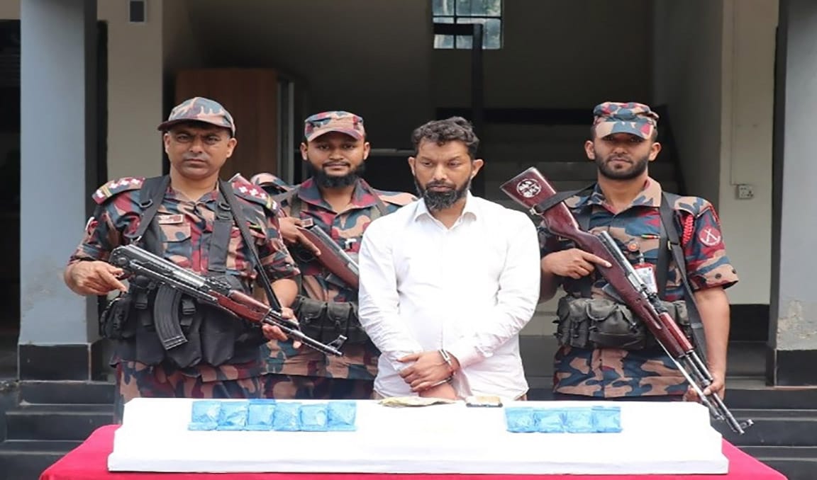 বেনাপোলে সাড়ে ৫৩ লাখ টাকার মাদকদ্রব্যসহ বিপুল পরিমাণ পণ্য আটক