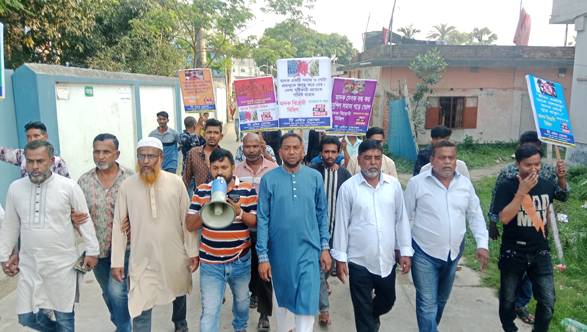 সিদ্ধিরগঞ্জে নাসিক ৪নং ওয়ার্ড বিএনপি ও অঙ্গসংগঠনের উদ্যোগে মাদক বিরোধী র‌্যালি